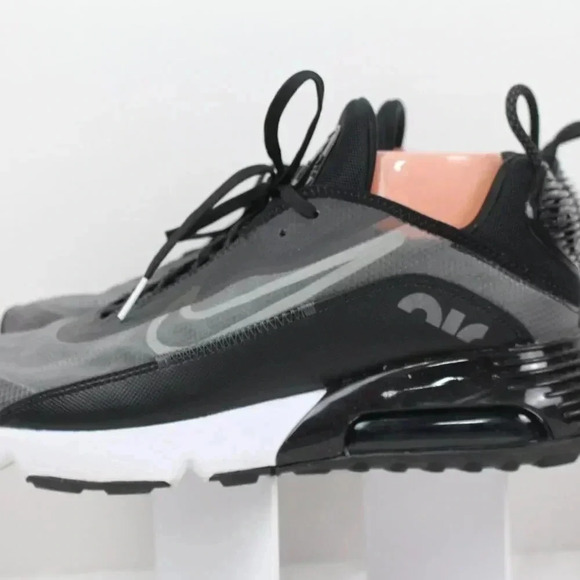 NIKE - Picture 5 of 8